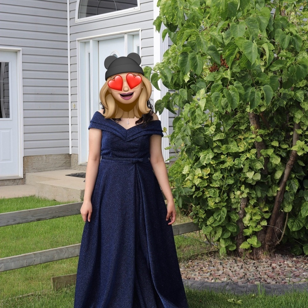 Grad/Prom Dress - Picture 2 of 9